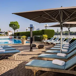 Hilton Waterfront Отель